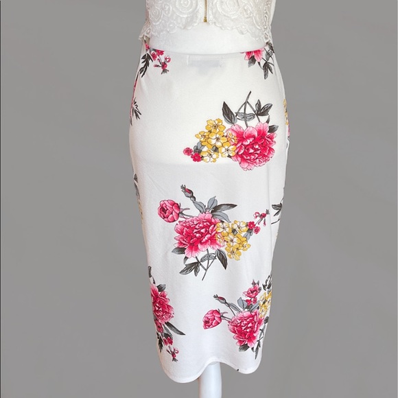 White Floral Cami Lace Backless Bodycon Midi Dress - Picture 6 of 11